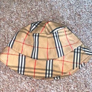 Burberry bucket hat